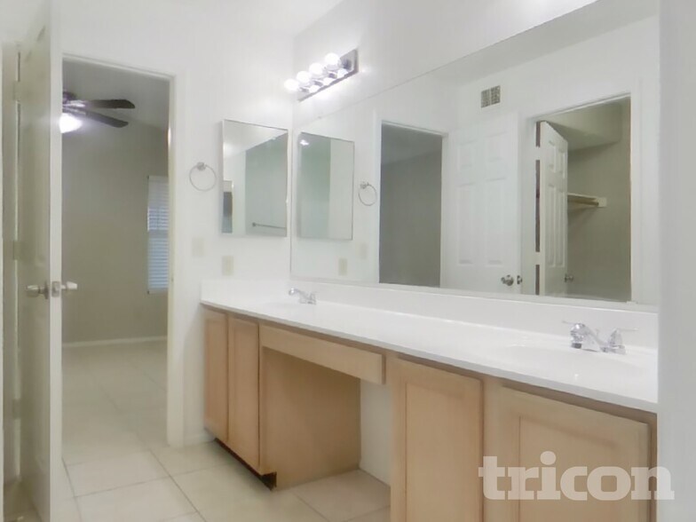 Building Photo - 7455 E McLellan Rd