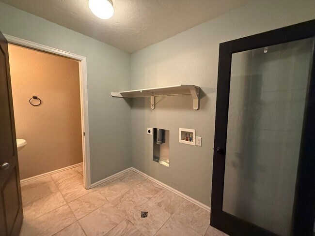 Building Photo - 651 1/2 Serenity LN