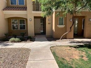 Building Photo - Condo/townhouse  in walking distance to downtown Chandler