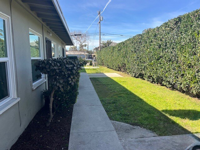 Building Photo - 1850 Henderson Ave