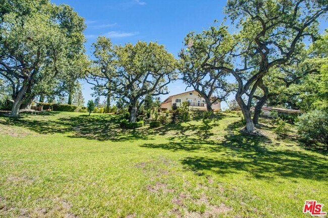 Building Photo - 1515 Outlook Cir