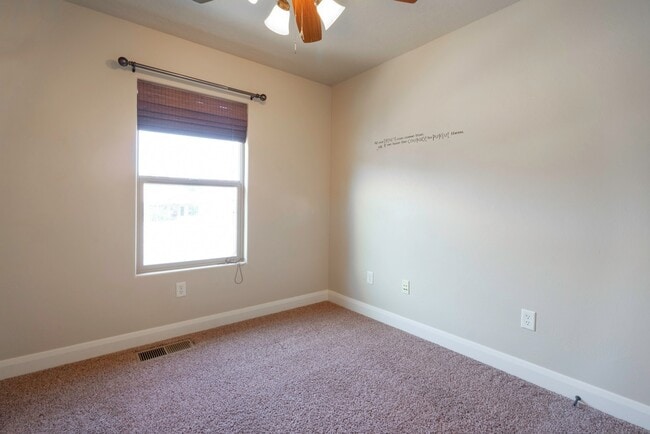 Building Photo - Upgraded 3 Bedroom Townhome in Desirable Southgate Community