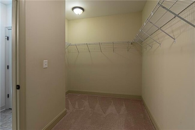 Building Photo - 2050 Oak Grove Rd NE