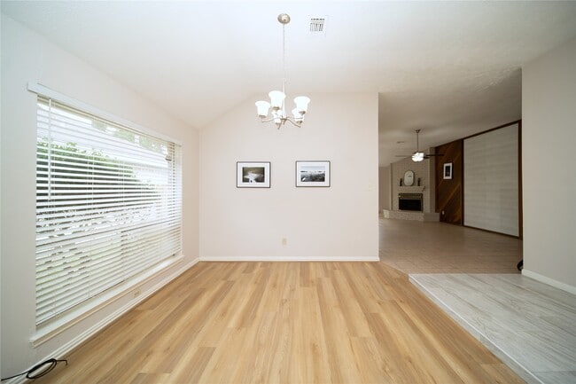 Building Photo - 3110 Flintwood Dr