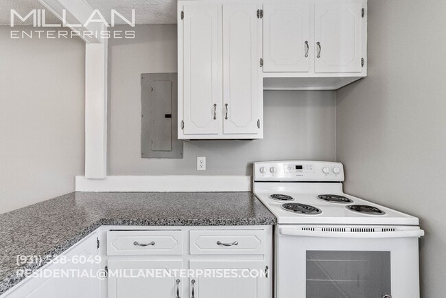 Building Photo - Great Location with Easy Access to Fort Campbell & Downtown