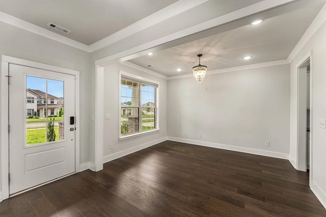 Building Photo - Exquisite Executive Home in the Heart of S...