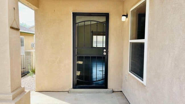 Building Photo - 5600 Mesa Ridge Rd NW