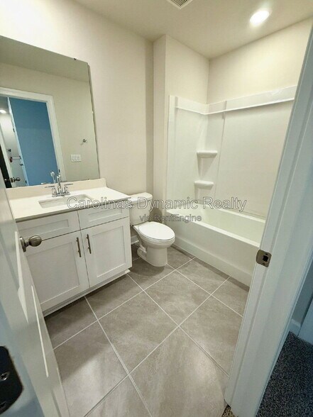 Building Photo - 1719 Braemar Vlg Dr