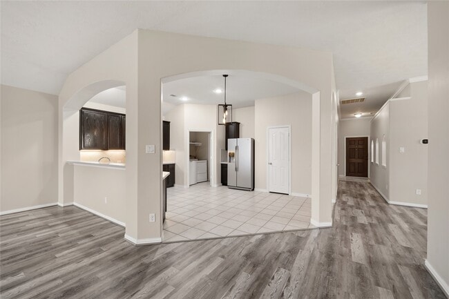 Building Photo - 24503 Lakecrest Bend Dr