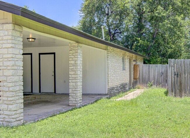 Building Photo - 805 Sirocco Dr