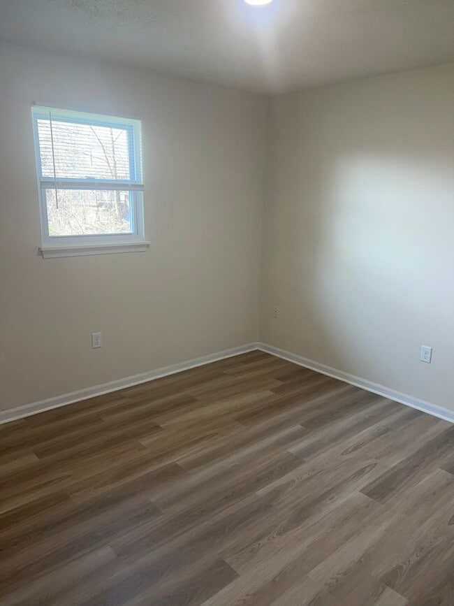 Building Photo - 758-760 Southampton Dr