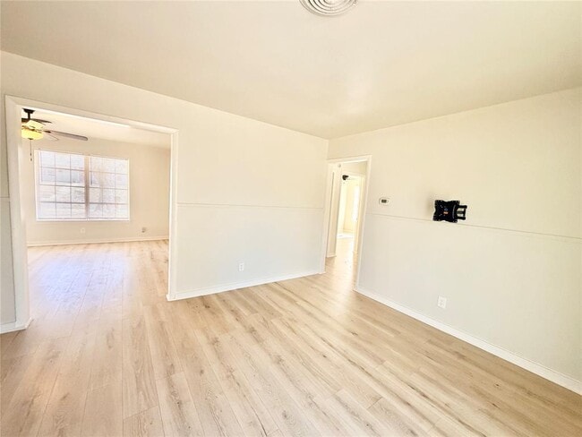 Building Photo - 5330 Wellington Dr