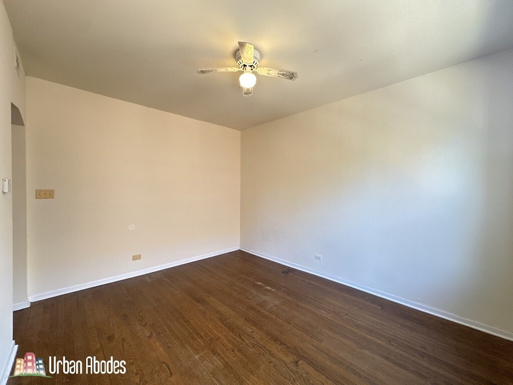 Building Photo - 3147 W Medill Ave