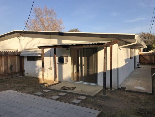 Building Photo - 3 Bedroom 1 Bath w/ 1 Car Garage and Yard - North Vacaville *STAR RENTALS