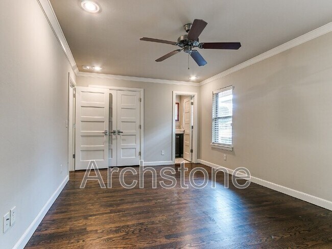 Building Photo - 9631 Stratford Dr