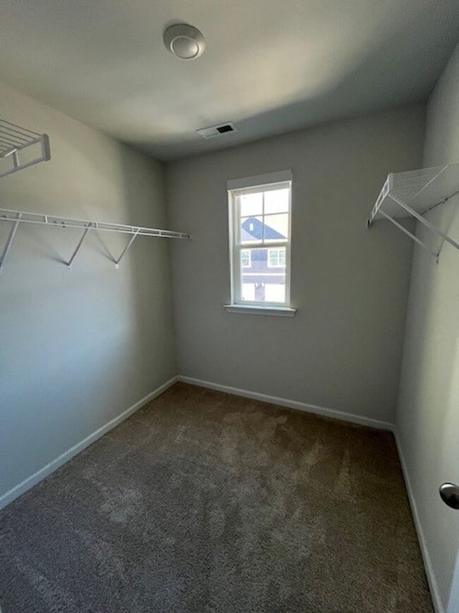 Building Photo - B6760 ( tenant break lease 5/12/26)