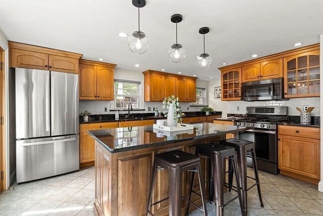 Building Photo - 334 Mystic St