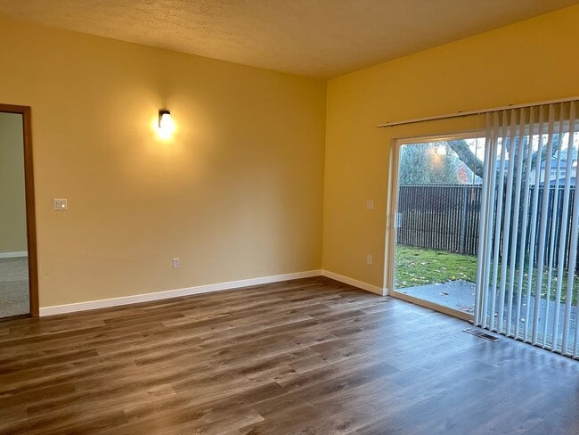 Building Photo - Francis Avenue