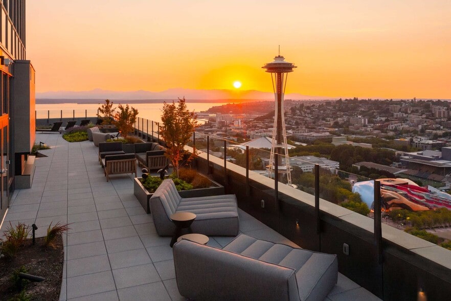 Building Photo - 2510 6th Ave