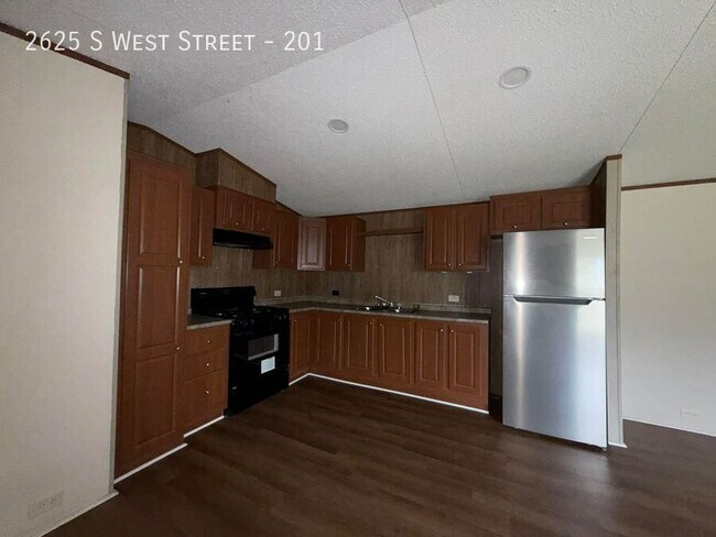 Building Photo - 2625 S West St