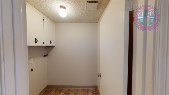 Building Photo - Desirable Tualatin - Central Air! Single L...
