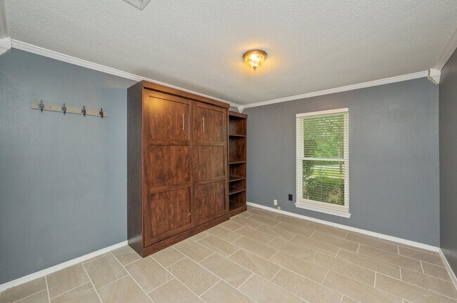 Building Photo - Completely Renovated Home in Niceville!