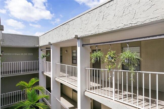 Building Photo - 501 SW 11th Pl