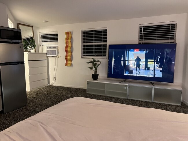 Building Photo - 1310 Daytona Ave