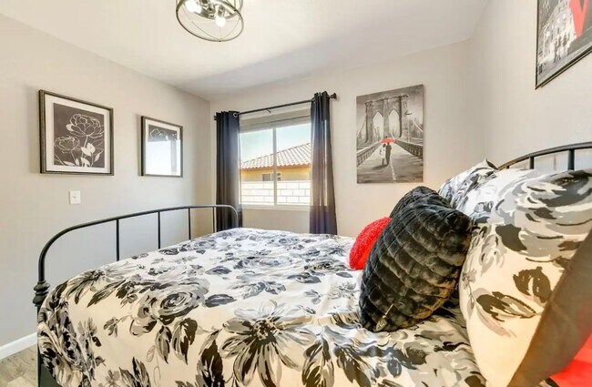 Building Photo - AVAILABLE NOW $200 off First Month Rent