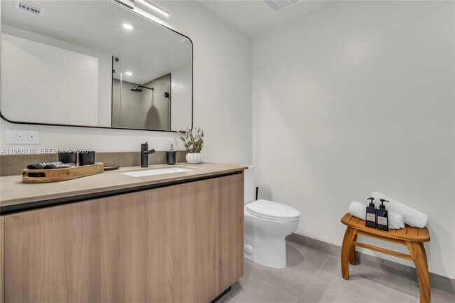 Building Photo - 121 NE 5th St