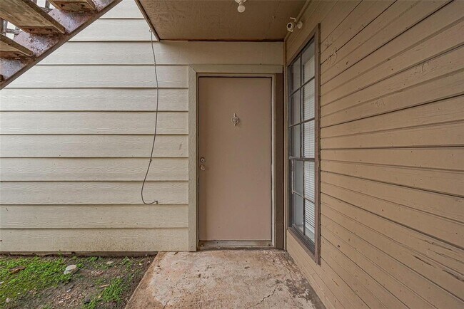 Building Photo - 9090 S Braeswood Blvd
