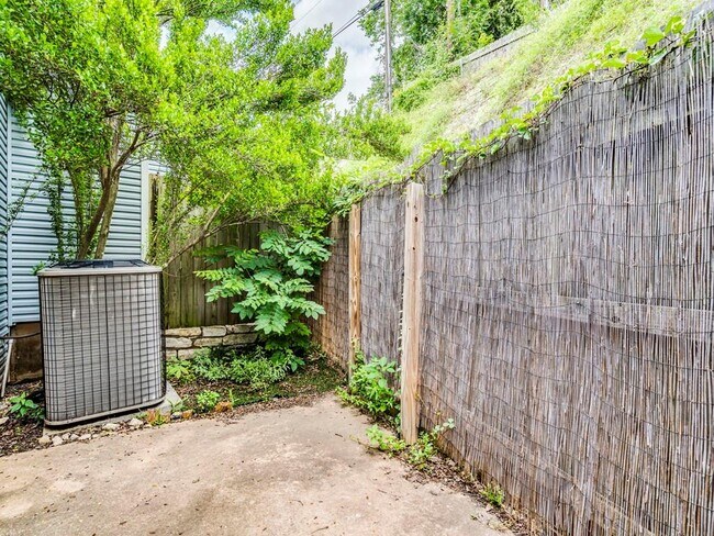 Building Photo - 6901 Old Quarry Ln