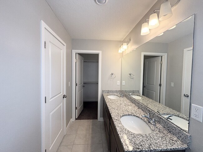 Building Photo - 153 E Brushy Canyon St