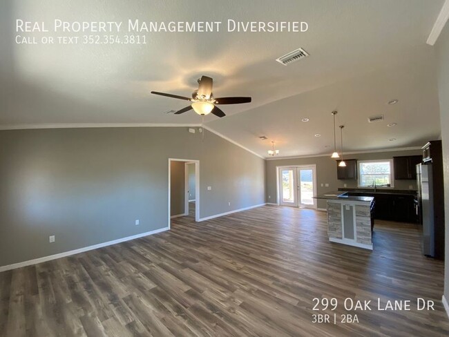 Building Photo - 299 Oak Ln Dr
