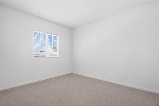 Building Photo - 1229 Rojo St
