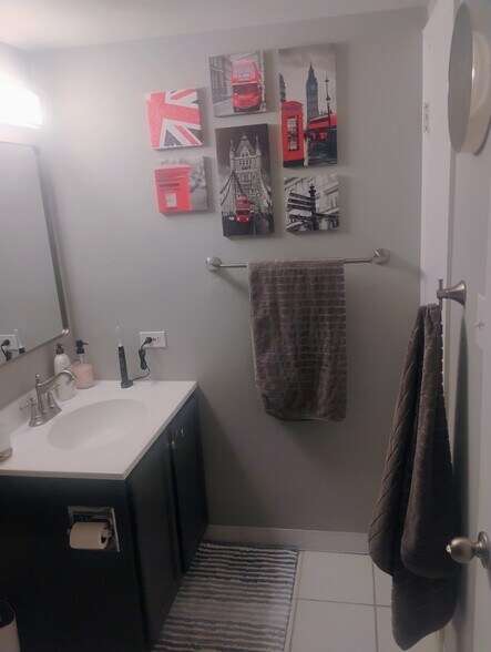 Bathroom - 1350 Josephine St