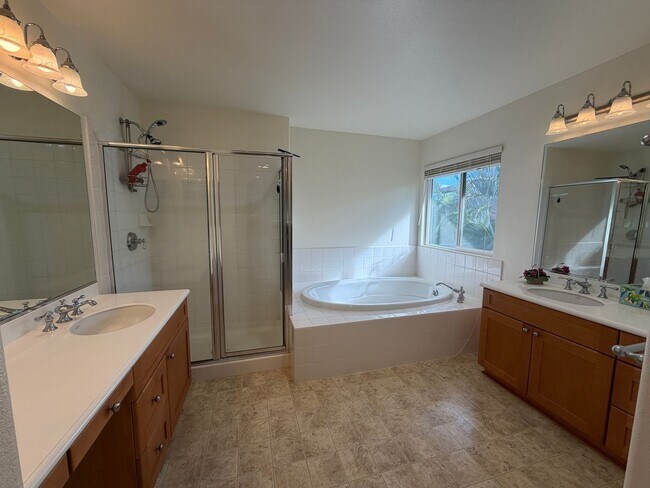 Building Photo - Spacious 4-Bedroom Ewa Beach Home with Den...