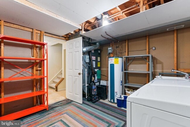 Building Photo - 15649 Mews Ct