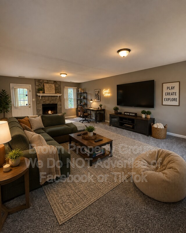 Building Photo - 1536 Rossmore Dr