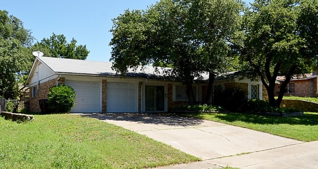 Primary Photo - Charming Home In Waverly Park Addition