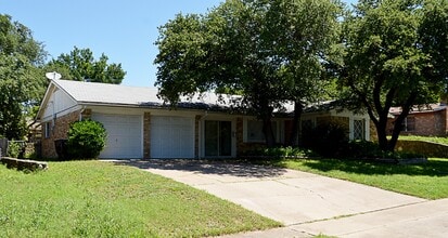 Building Photo - Charming Home In Waverly Park Addition