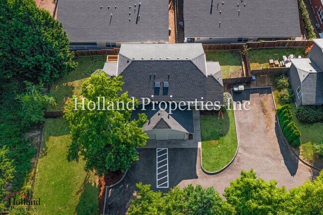 Building Photo - 9059 SW Sagert St