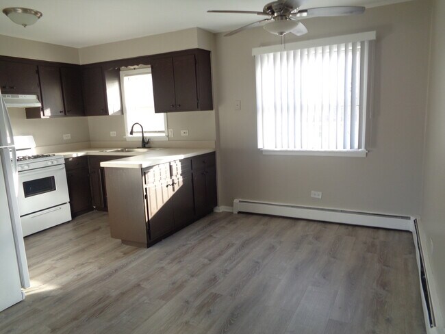 Building Photo - 8701 S 81st Ct