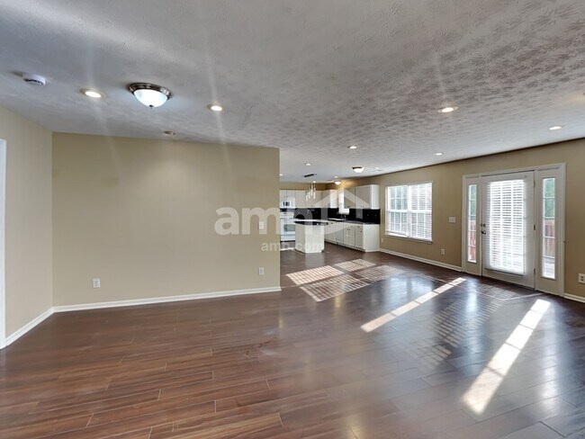 Building Photo - 586 Hollerman Ln