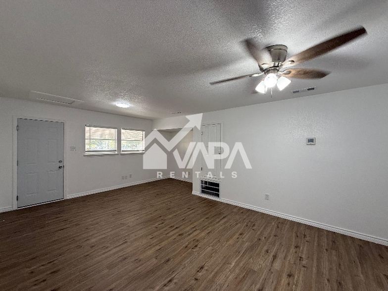 Building Photo - 202 Florencia Ave