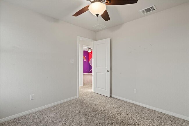 Building Photo - 204 Jordan Vly Dr