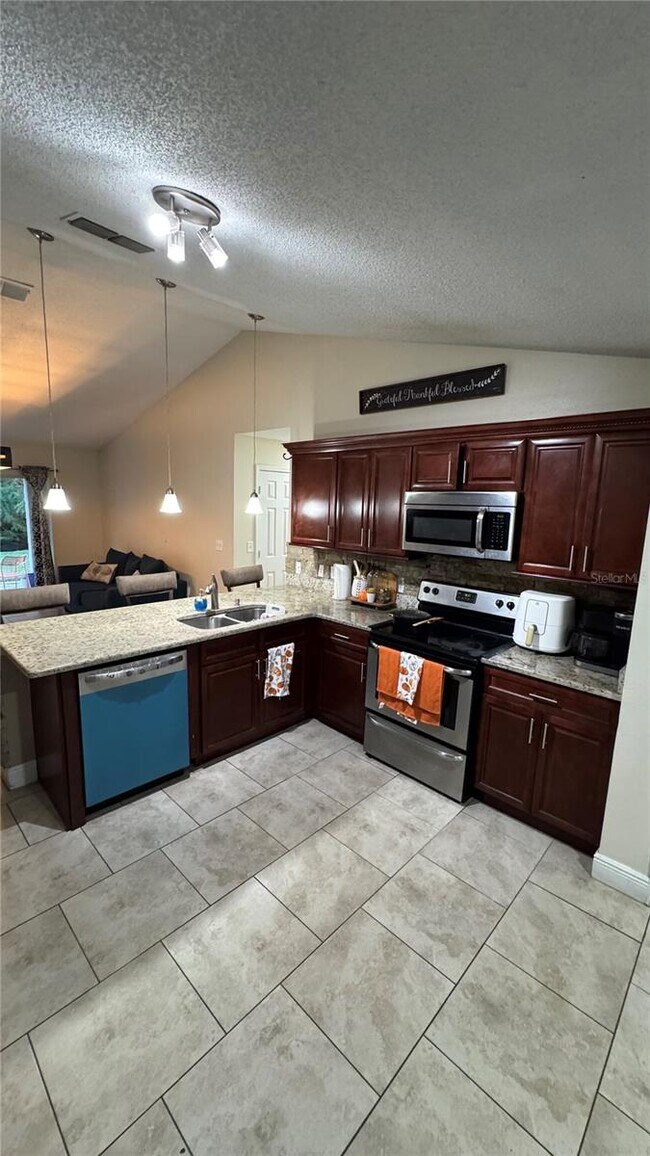 Building Photo - 3923 Blackberry Cir