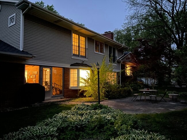 Building Photo - 844 Juniper Rd