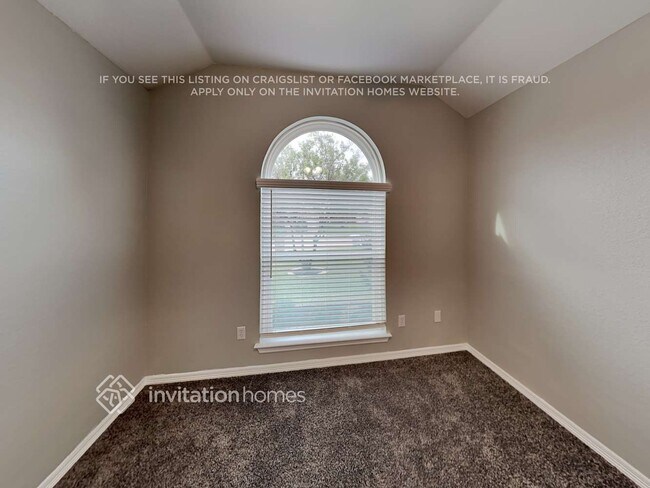Building Photo - 1044 Springhill Dr