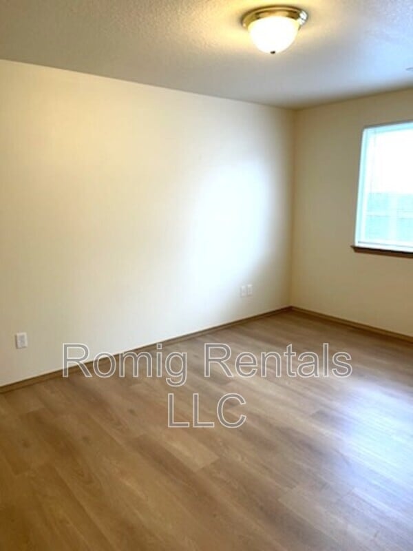 Building Photo - 15923 NE 90th St